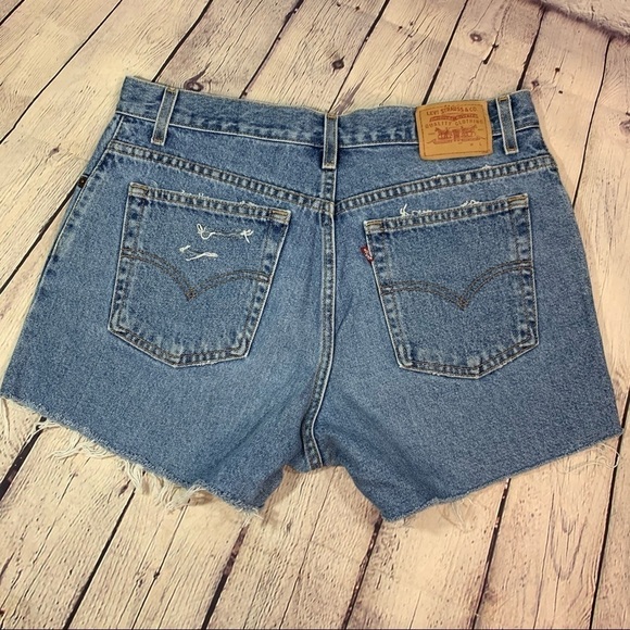 Vintage High Waisted Levi’s Distressed Jean Short - Picture 4 of 9